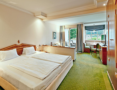 Room with Lakeview in the 4* Amerika-Holzer Hotel Resort